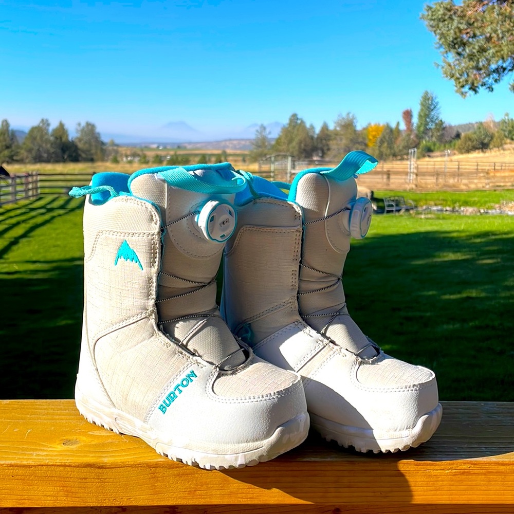 Burton Grom BOA snowboard boots